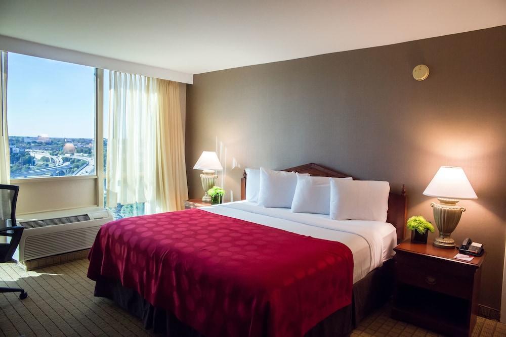 Ramada Plaza By Wyndham Downtown Capitol Park 3*
