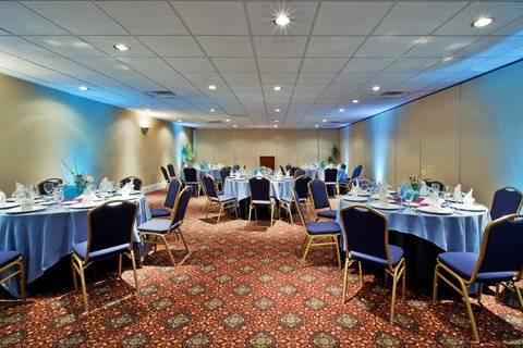 Ramada Plaza By Wyndham Downtown Capitol Park Hotel 3*