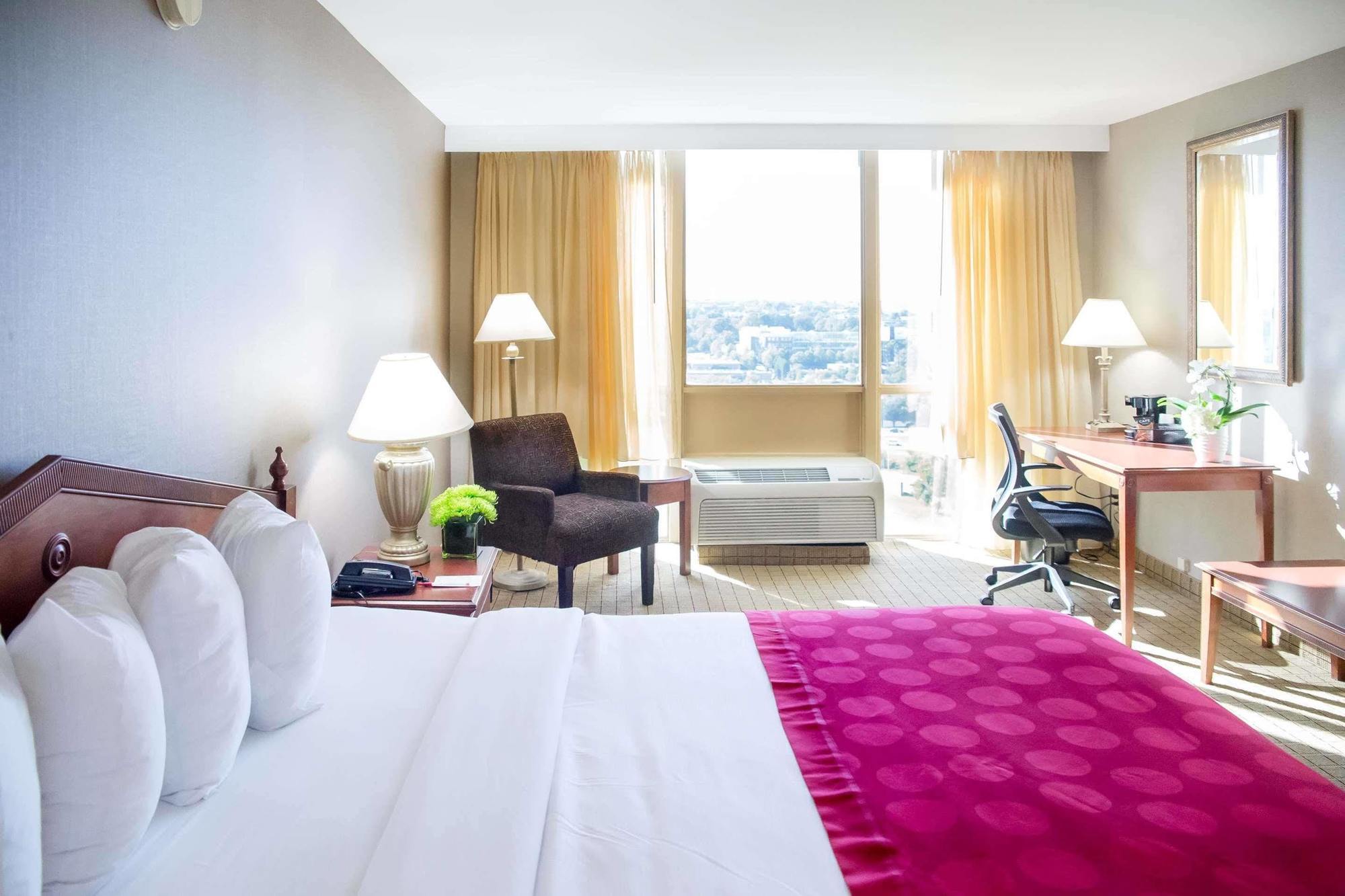 Ramada Plaza By Wyndham Downtown Capitol Park Hotel 3*
