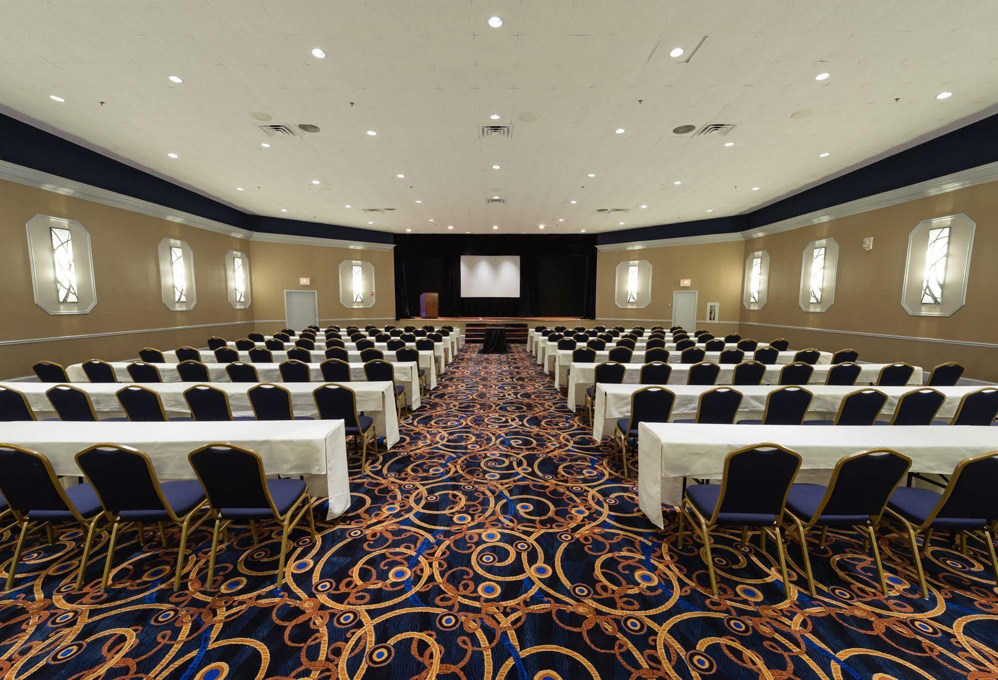 Ramada Plaza By Wyndham Downtown Capitol Park Hotel 3*