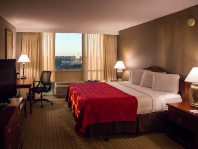 Ramada Plaza By Wyndham Downtown Capitol Park 3*