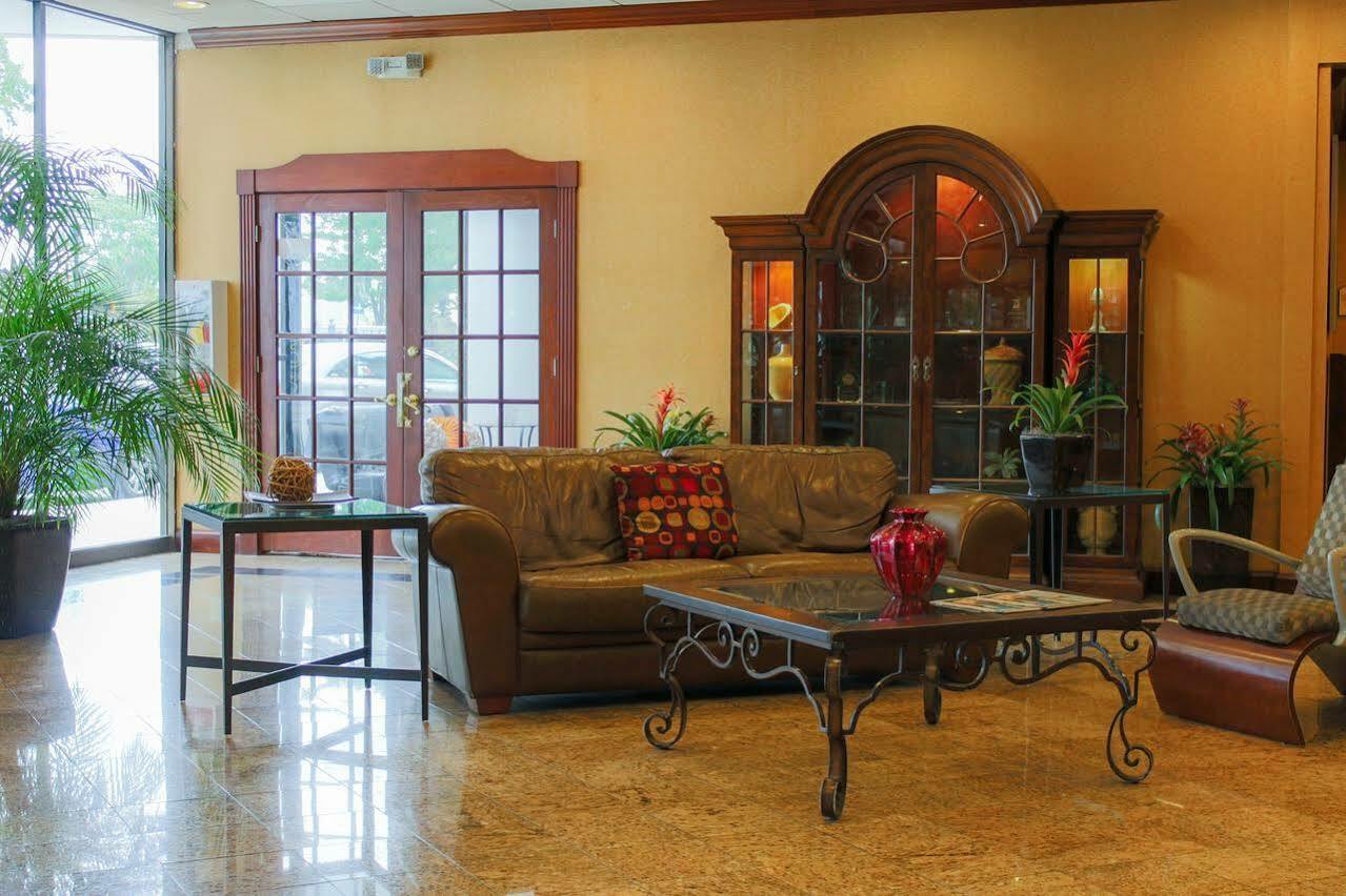 Hotel Ramada Plaza By Wyndham Downtown Capitol Park 3*