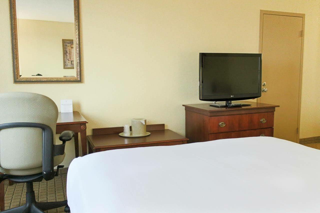 Ramada Plaza By Wyndham Downtown Capitol Park Hotel 3*