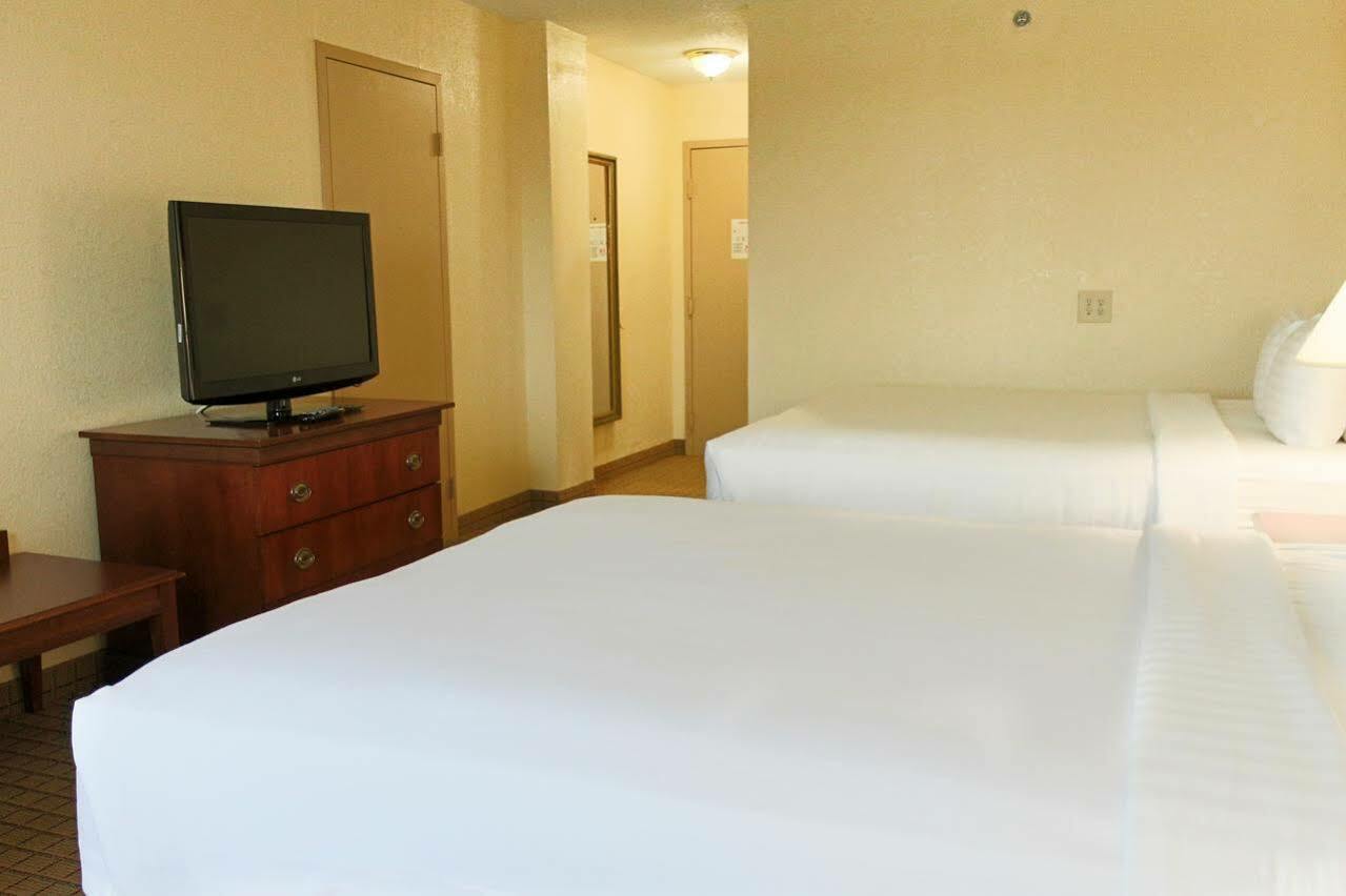 Hotel Ramada Plaza By Wyndham Downtown Capitol Park 3*