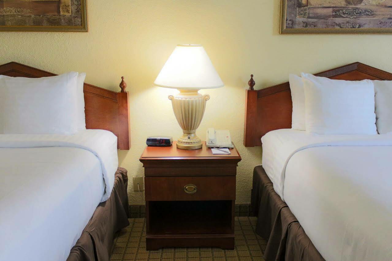 Ramada Plaza By Wyndham Downtown Capitol Park 3*