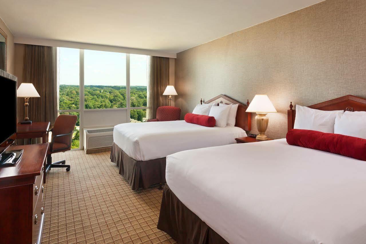 Hotel Ramada Plaza By Wyndham Downtown Capitol Park 3*