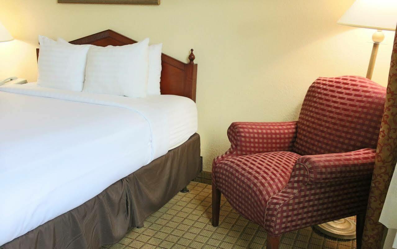 Ramada Plaza By Wyndham Downtown Capitol Park Hotel