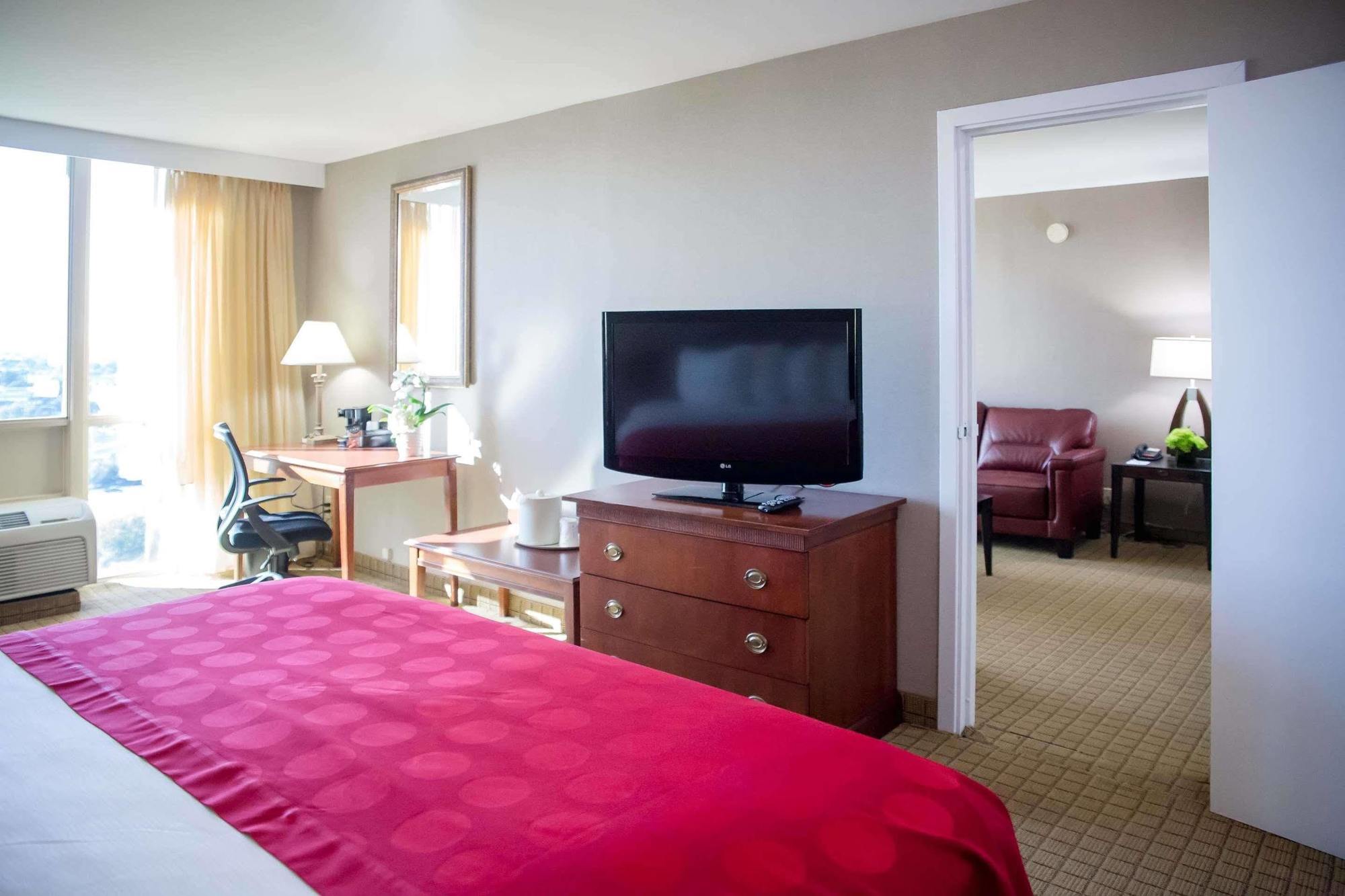 Ramada Plaza By Wyndham Downtown Capitol Park 3*